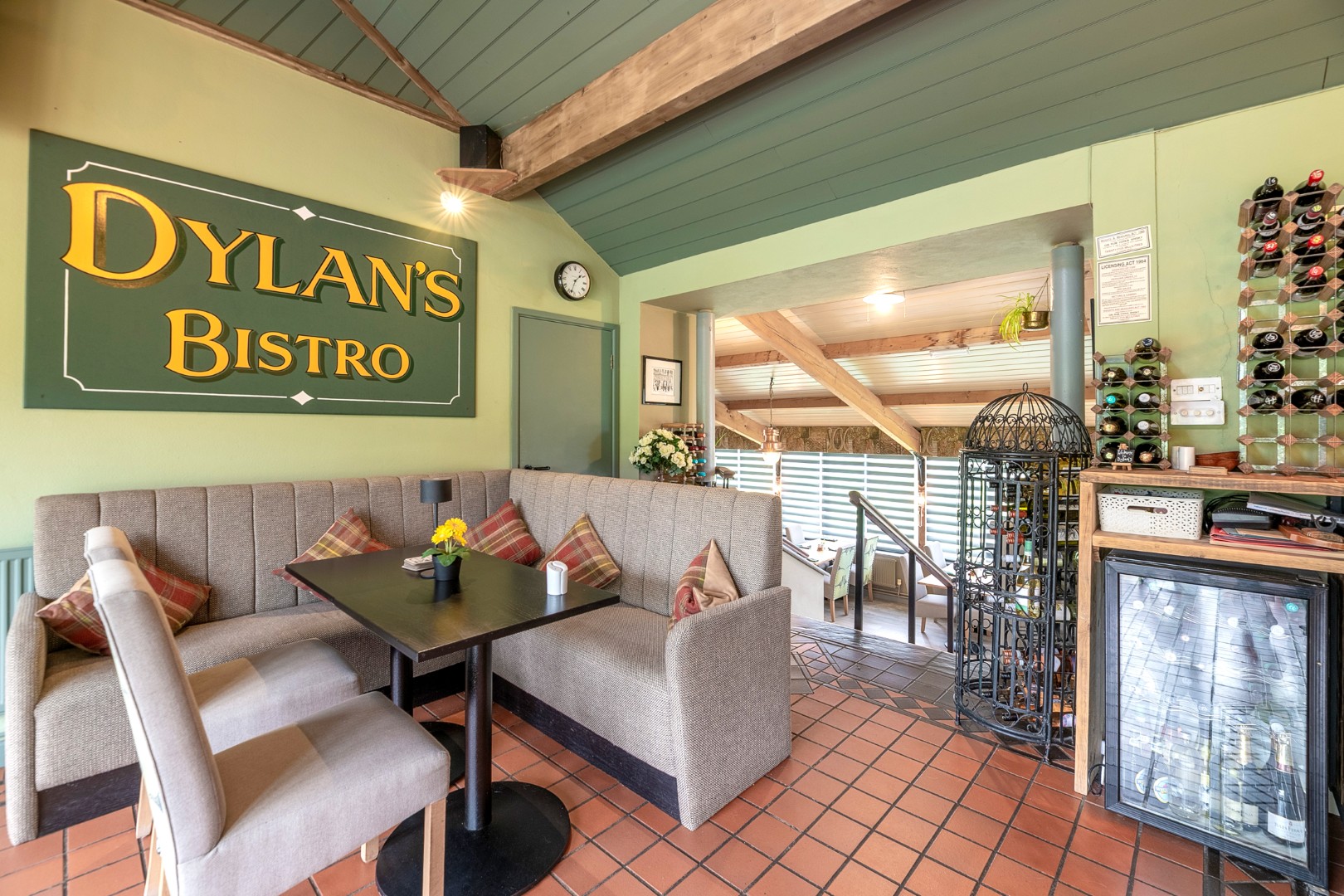 sb-0426-dylans-bistro-3