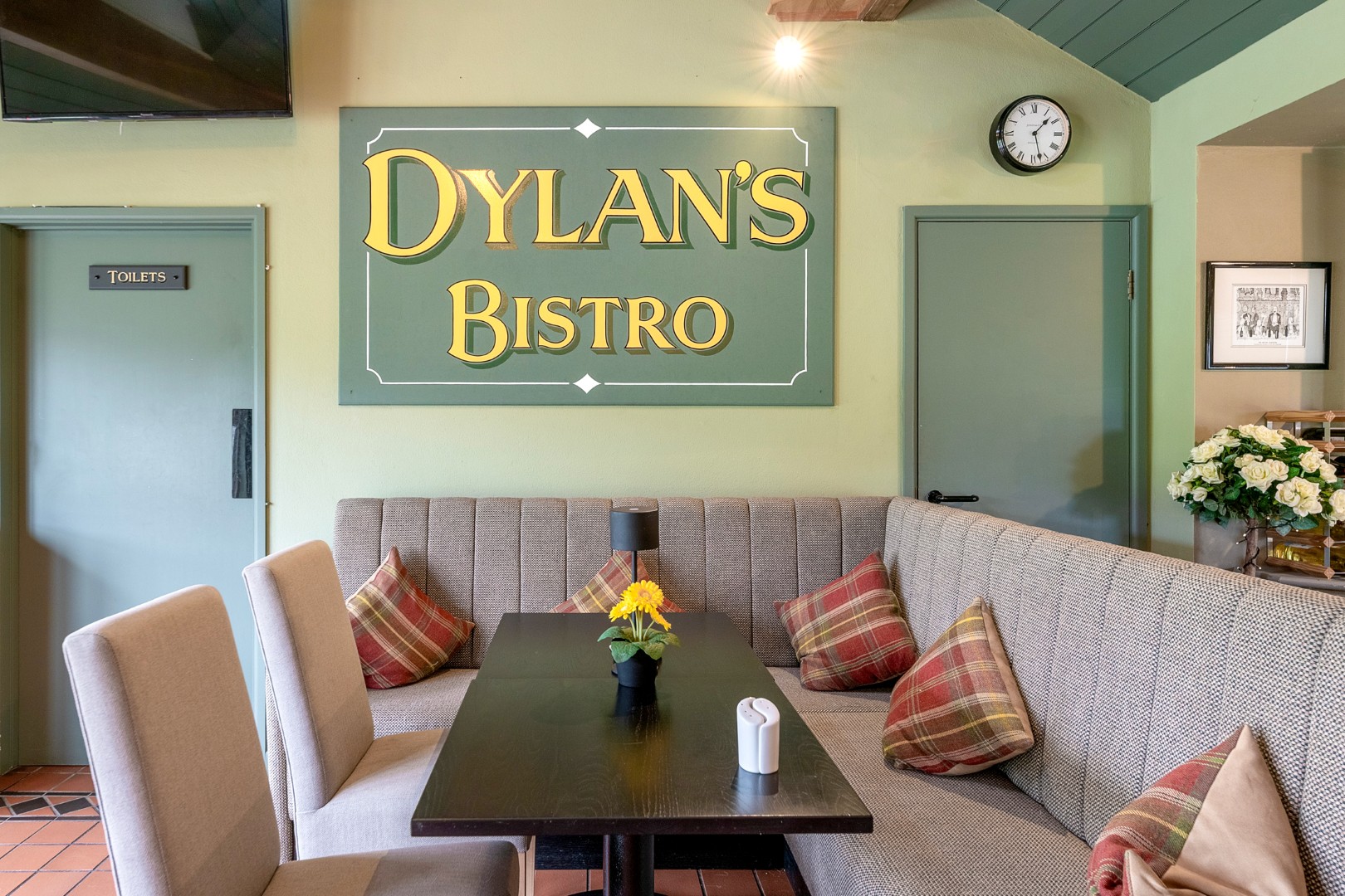 sb-0426-dylans-bistro-8