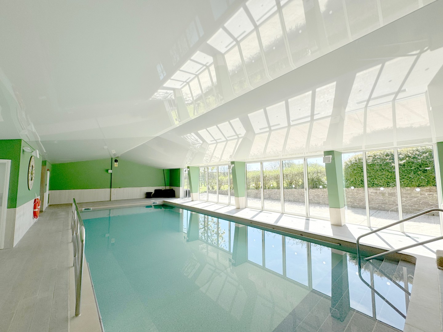 lh-0525-swimming-pool-indoor-1