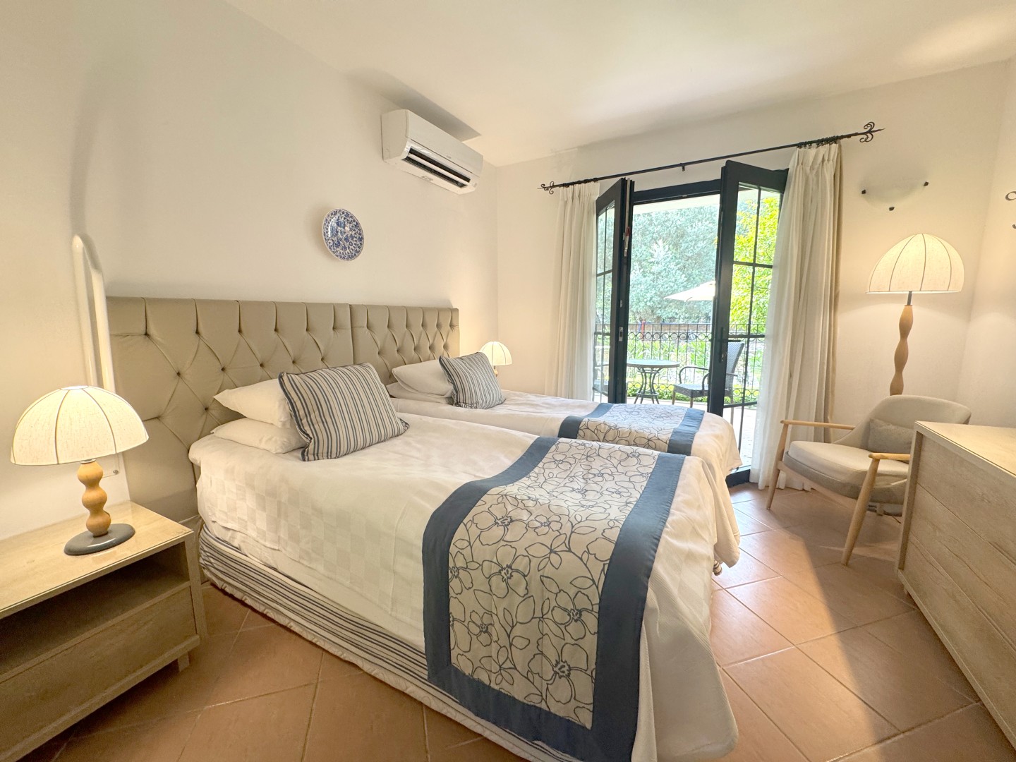 pv-0626-interiors-apartment-mobility-friendly-bedroom-twin-4