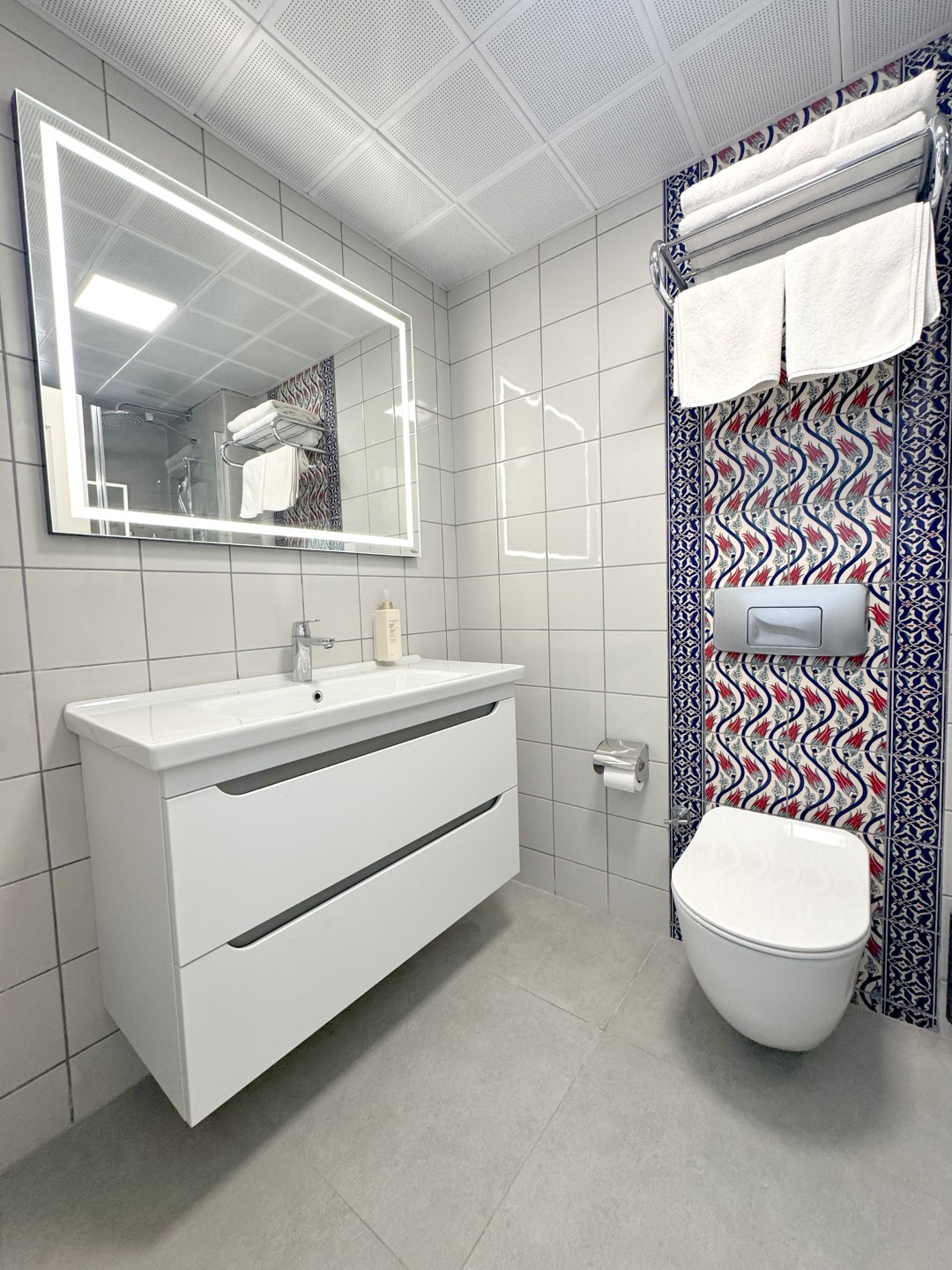 pv-0626-interiors-apartment-shower-room-19