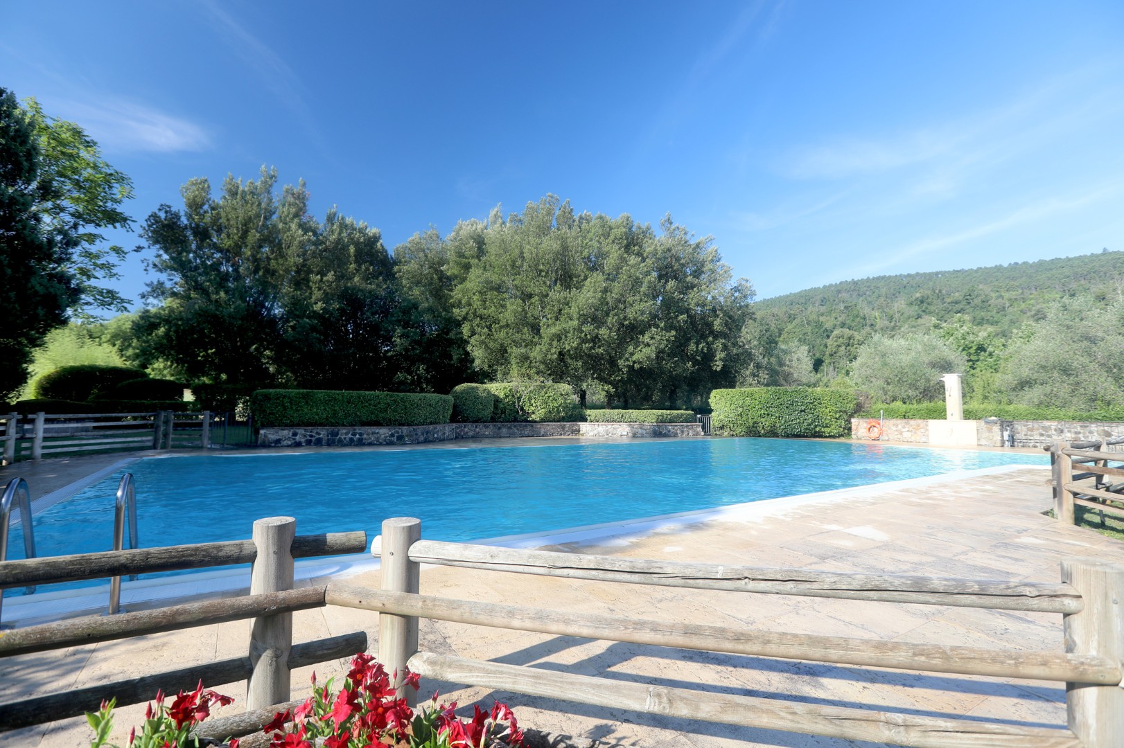 st-0726-facilities-swimming-pool-outdoor-1