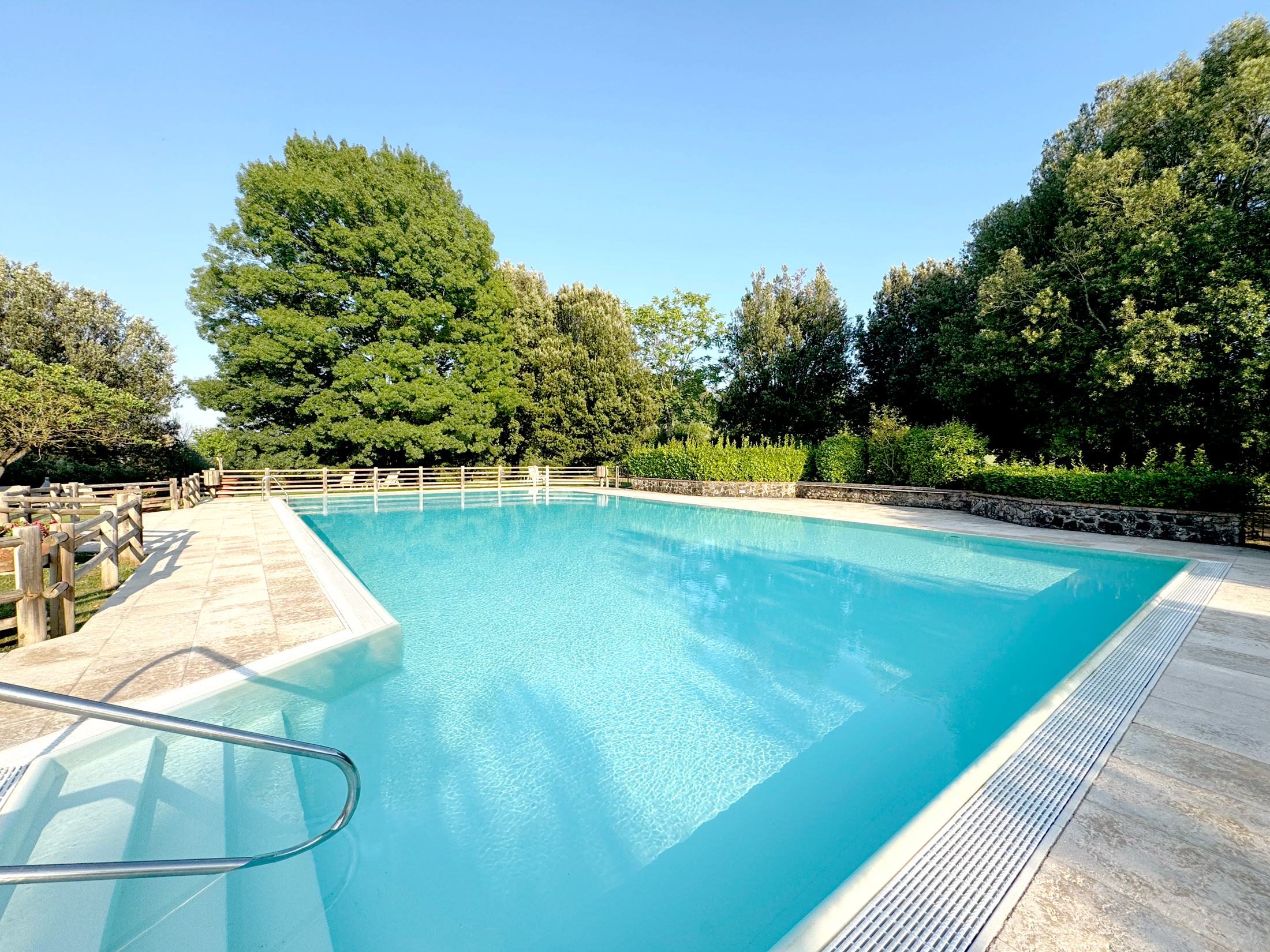 st-0726-facilities-swimming-pool-outdoor-11