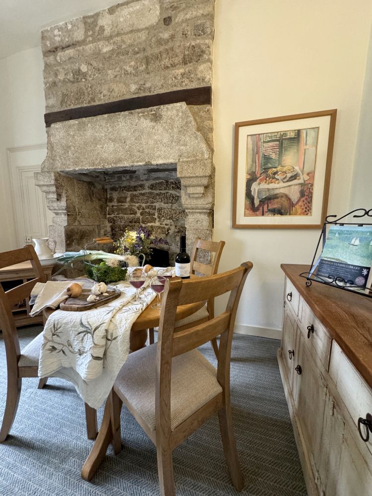 co-1025-dining-area-1