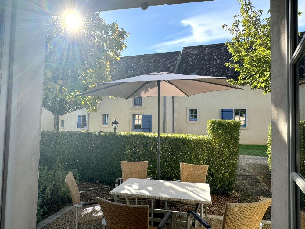 co-1025-view-of-outdoor-seating-area